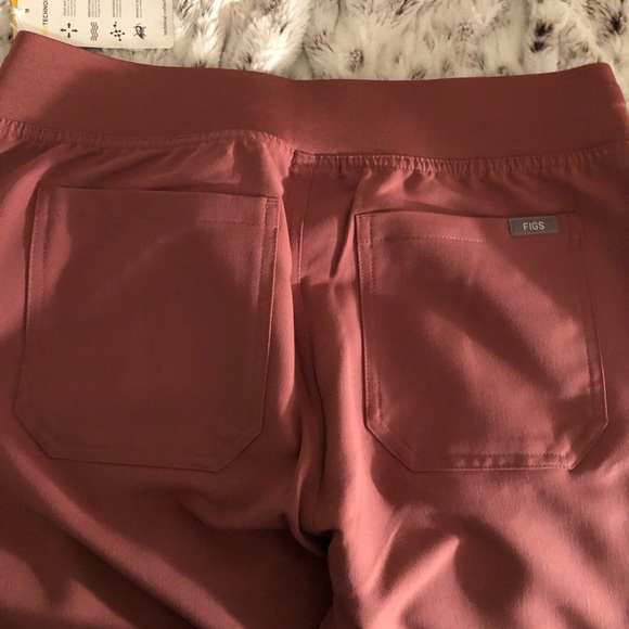 Scrubs - Picture 3 of 3